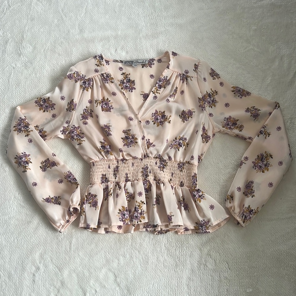 NWOT. Gypsies & Moondust Long sleeve blouse. Size XS. Color pink